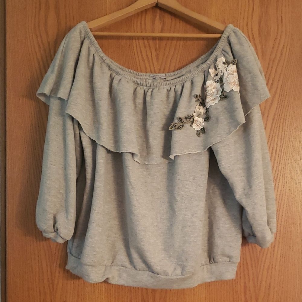 Pretty Charlotte Russe Off the Shoulder Top with Floral Applique Design Sz 2X